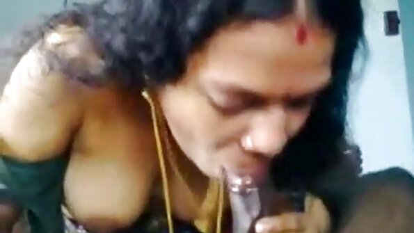 ಅವಾ ಕೆಲ್ಲಿ ಡೇರ್ ಡಾರ್ಮ್‌ನಲ್ಲಿ ಕಾಕ್‌ಟಚೆ ಪಡೆಯುತ್ತಾನೆ